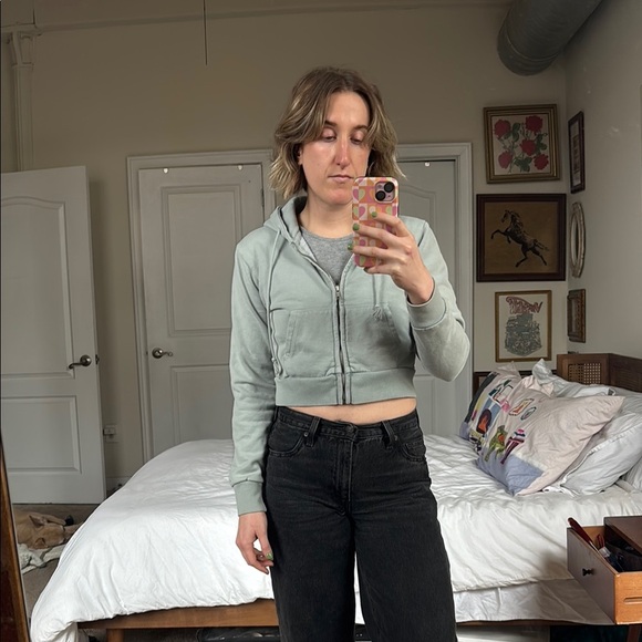 Brandy Melville John Galt Cropped Zip Up Hoodie
sage green - Picture 5 of 7